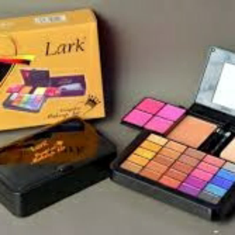 Lark Fashion Colorful Makeup Kit